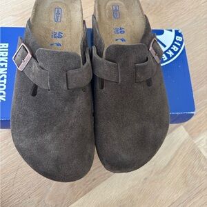 Birkenstock Dark Brown Suede Clogs unisex Sz 40  M 9 W7